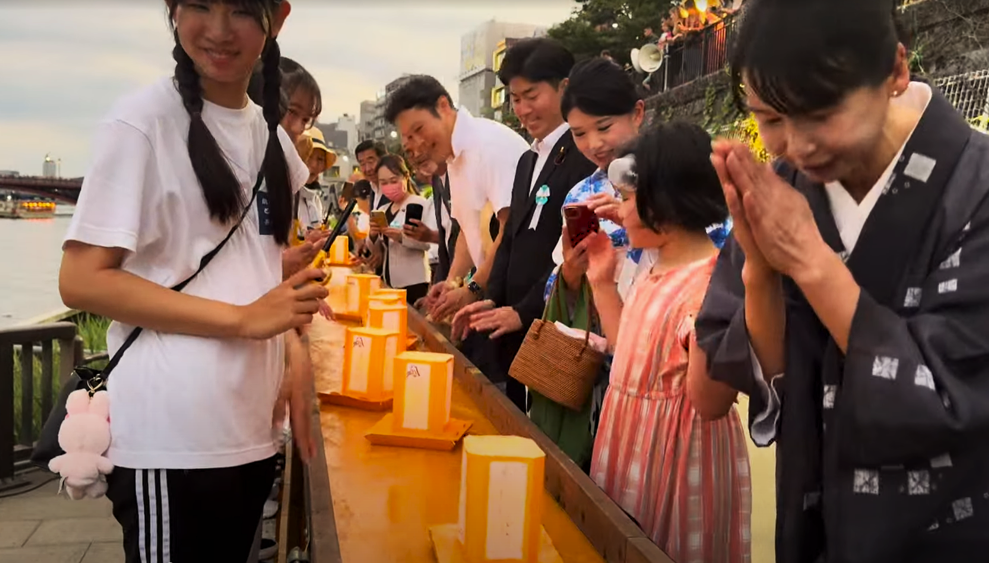 隅田川に自分で流す「とうろう」対面販売開始 浅草文化観光センター