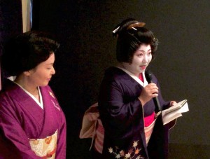 yt-612-Asakusa-Japan-OzasikiOdori-Geisha-speak-chinese